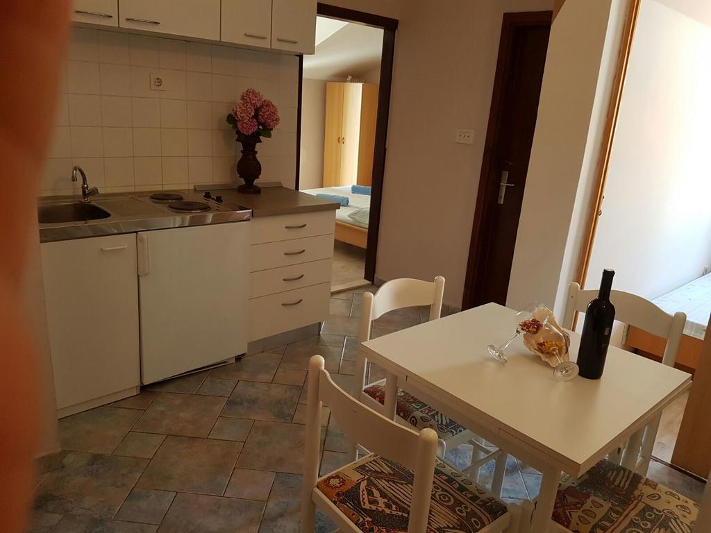 Apartments Marta Трогір Екстер'єр фото